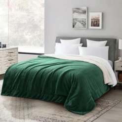 Emerald Green Throw Blanket 10 Emerald Green Throw Blanket -Bed Linings Sale Emerald 3 b33c1963 0048 4434 9d11 036c924ef361
