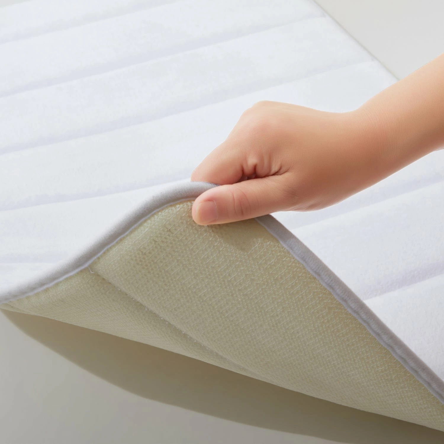 White Memory Foam Bathroom Mat 6 White Memory Foam Bathroom Mat - Image 4