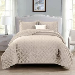 King Quilted Bedspread Beige Velvet Bedding Double Quilt Set