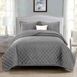 Double Bedspread Grey Velvet Bedding King Quilt Comforter Set